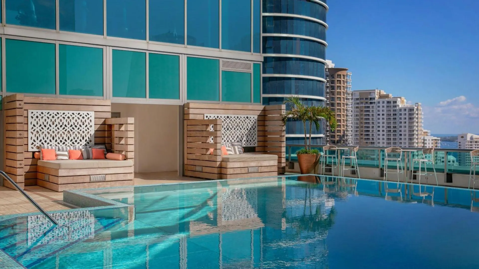 Where to Stay for Work: 2 Best Business Hotels in Downtown Miami