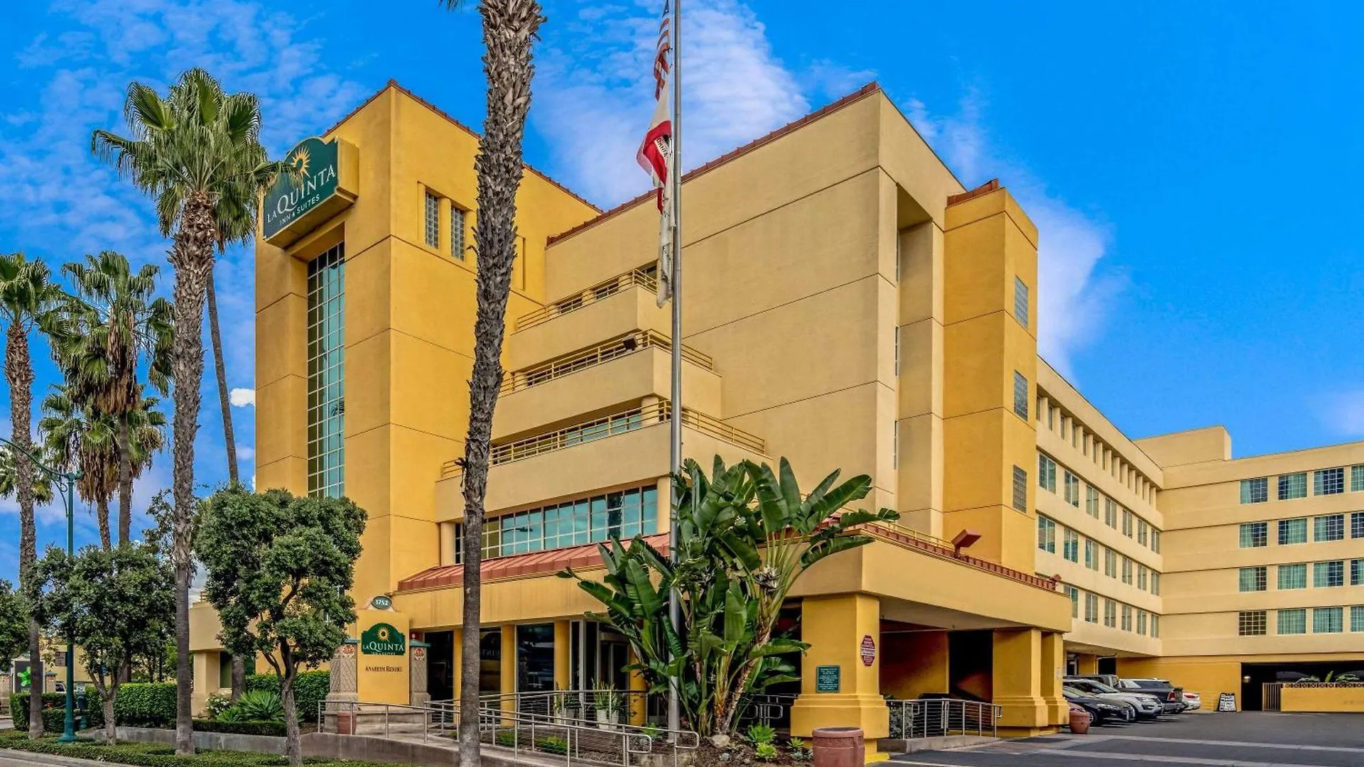 15 Smart Business Hotels Near Pavilion Plaza Worth Booking