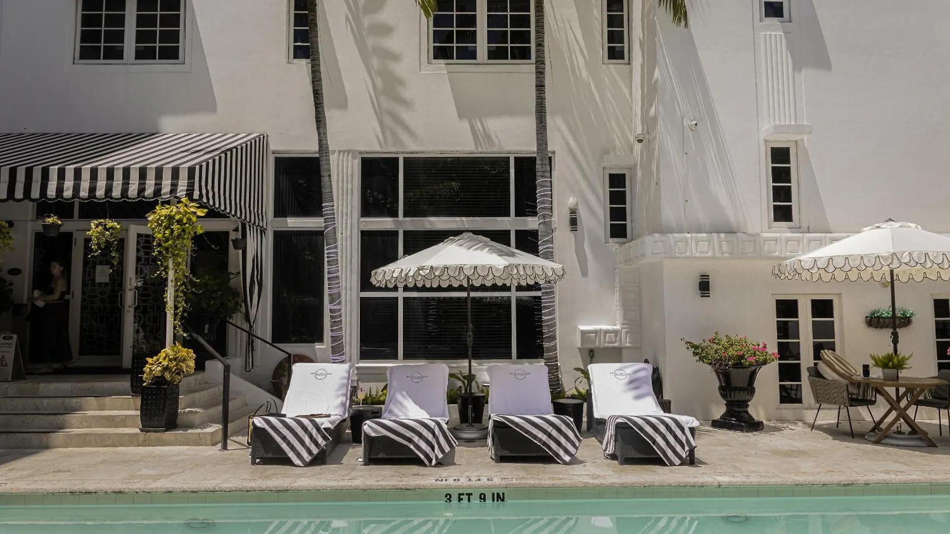 4 Smart Romantic Hotels In Mid-Beach Worth Booking