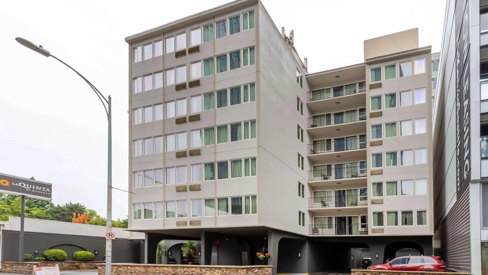 Where to Stay for Work: 6 Business Hotels in South Lake Union