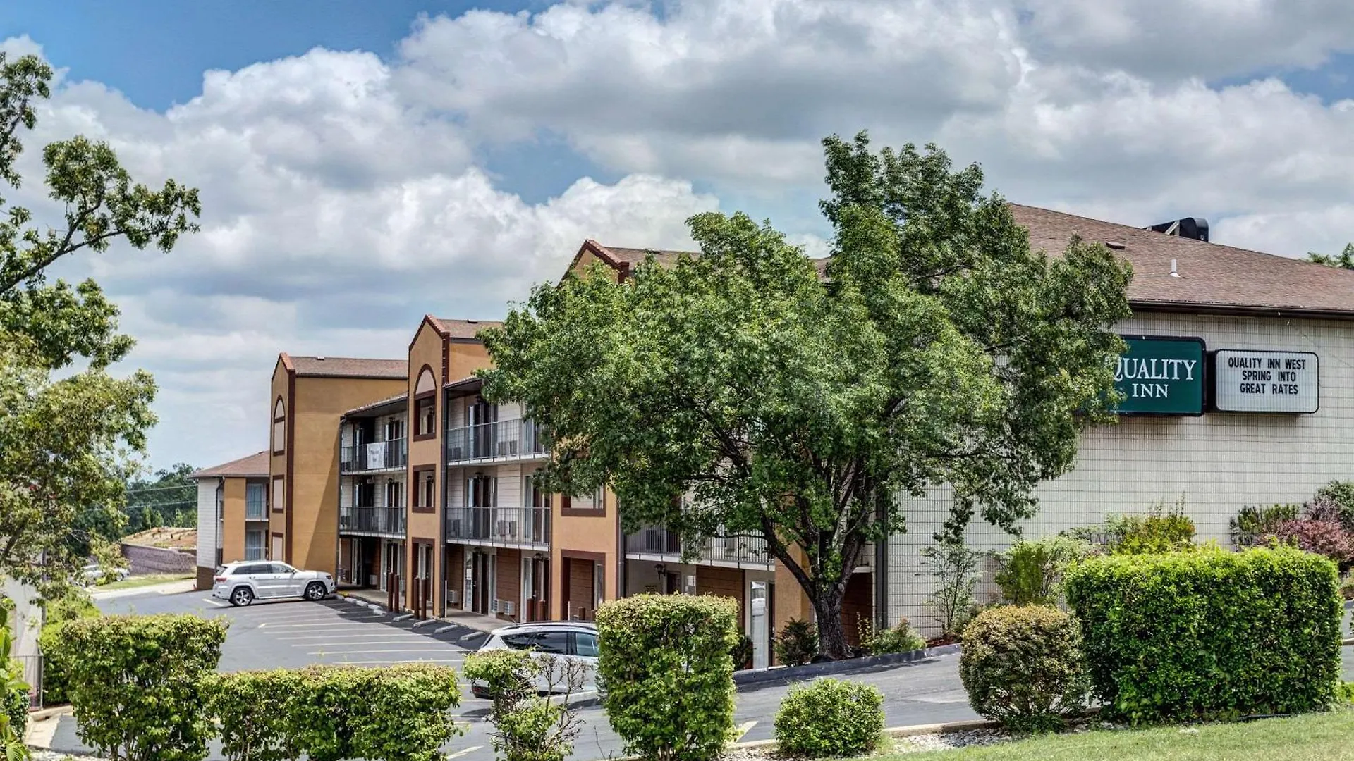 8 Budget Hotels Near Showboat Branson Belle Worth Booking