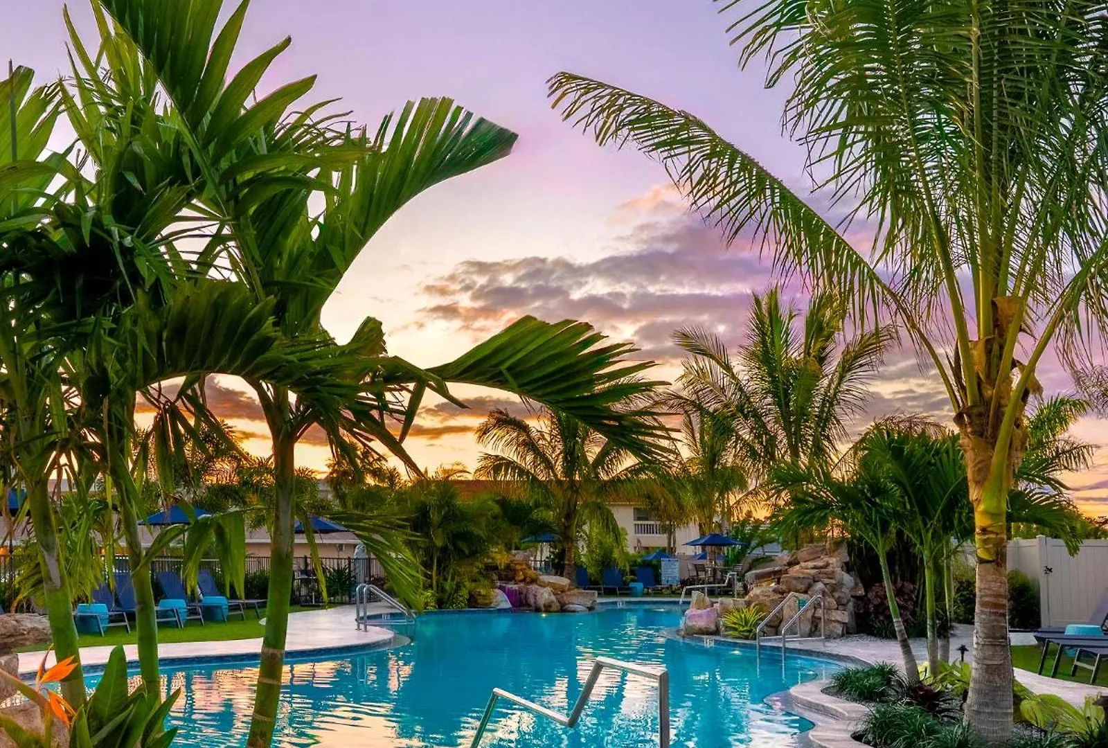 4 Top-Rated Resorts Close to Red Barn Flea Market