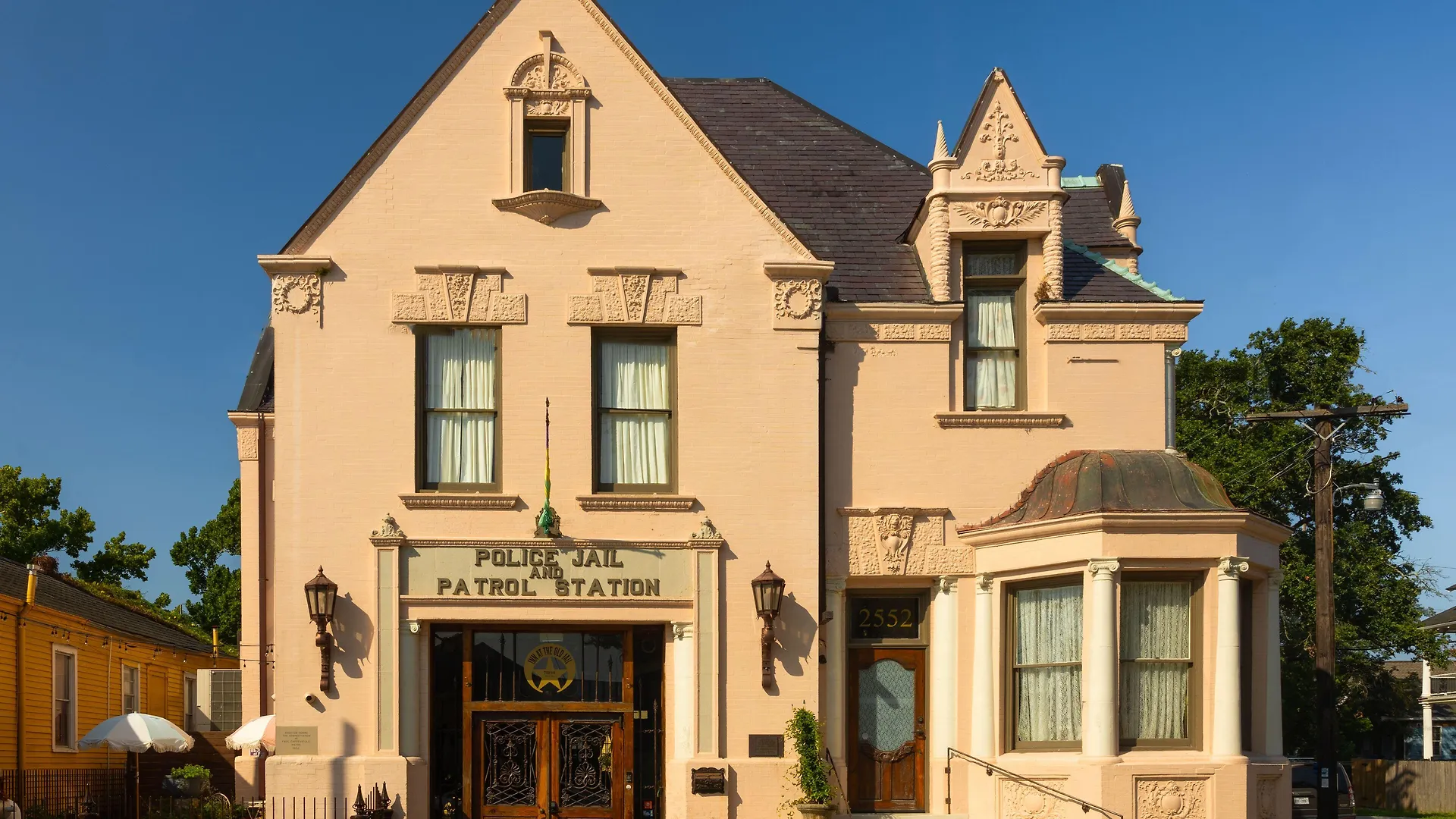 6 Central New Orleans Hotels Close to Frenchmen Street