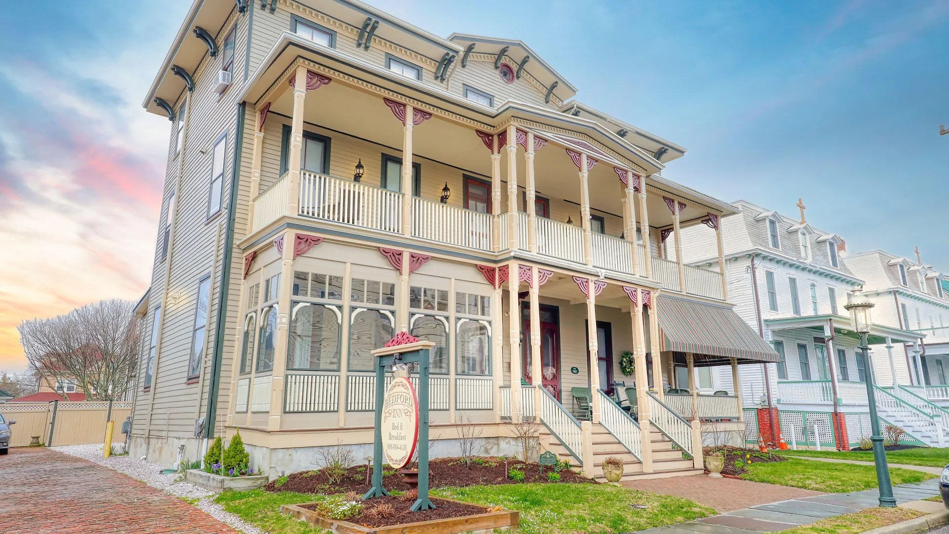 4 Beach Hotels Near Emlen Physick Estate Worth Booking