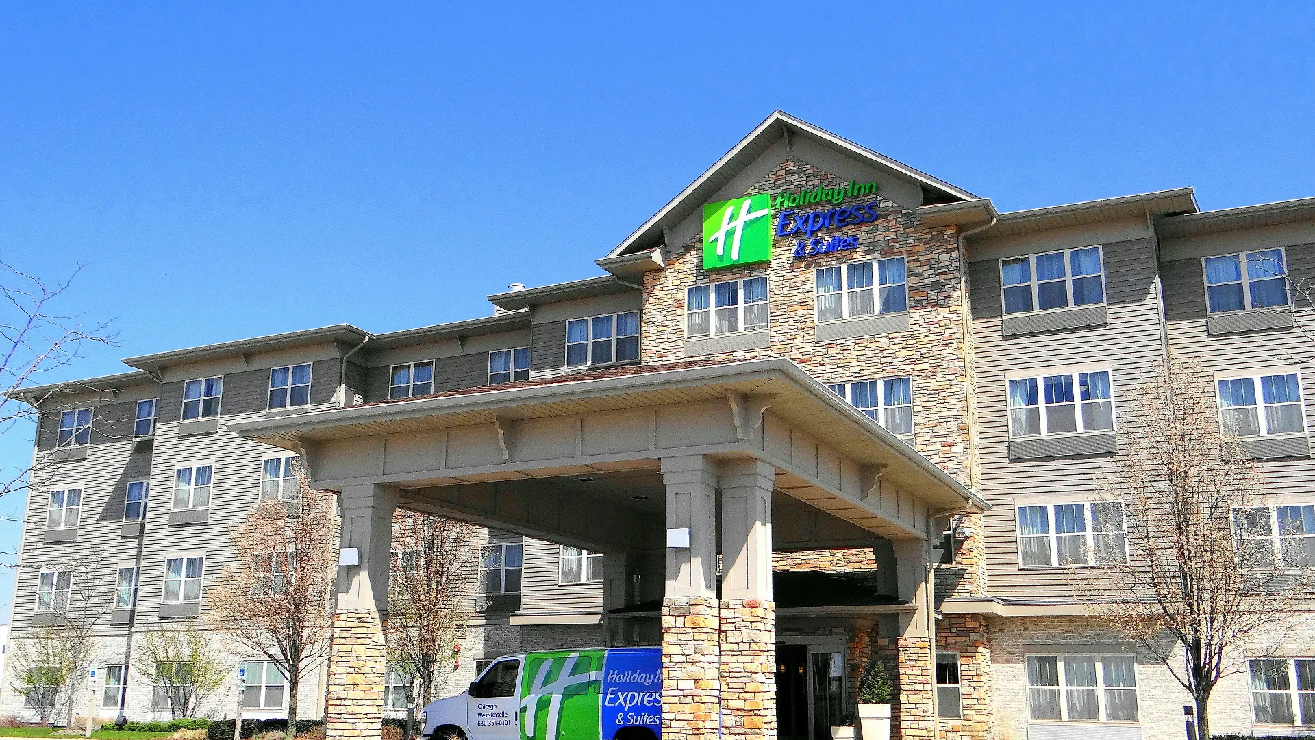 4 Business Hotels Near Devon Square That Deliver