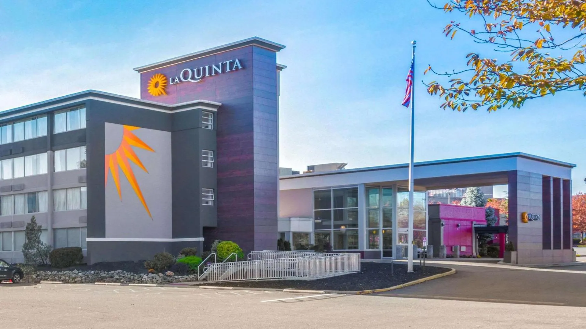 5 Airport Hotels Close to Hackensack Meadowlands Wildlife Area