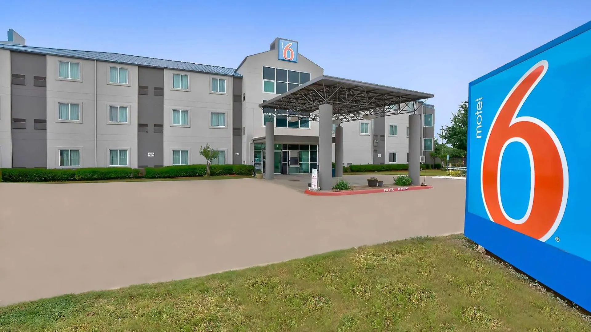 10 Design Hotels Near Texas Christian University Worth Booking