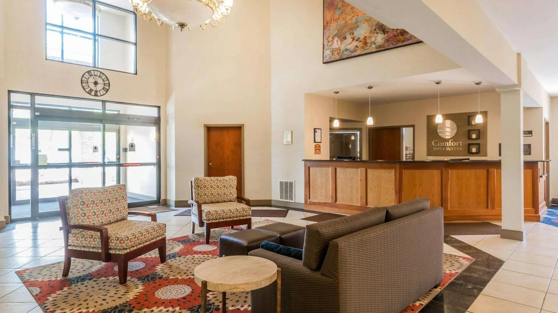 5 Smart Airport Hotels Near Burlington Memorial Auditorium Worth Booking