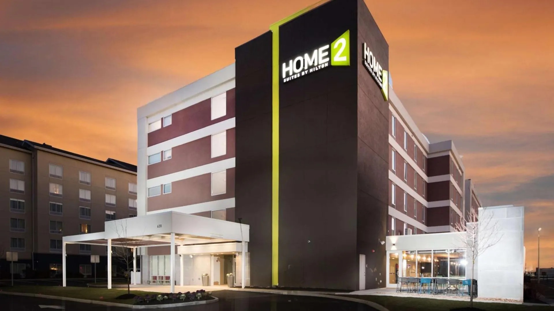 4 Smart Airport Hotels Near Mini University Newark Worth Booking