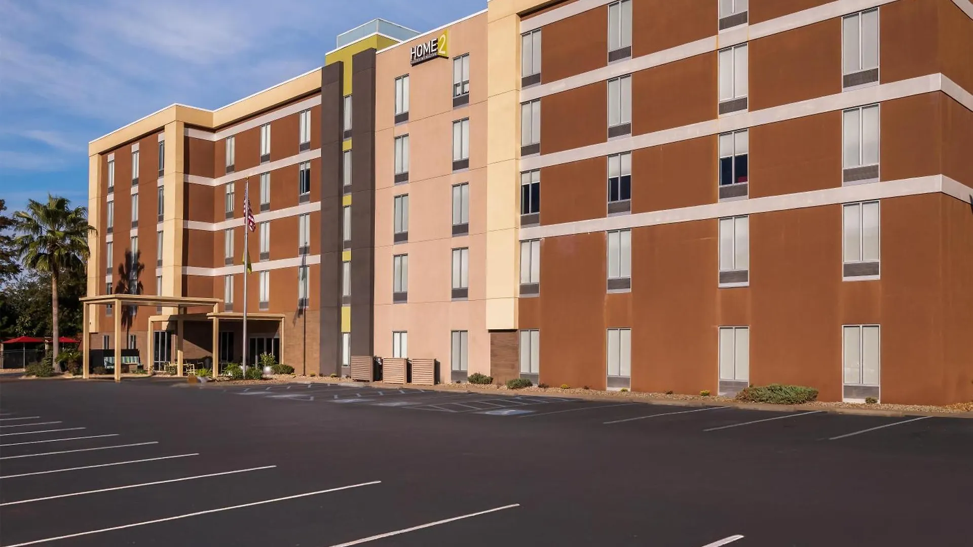 5 Business Hotels Near Biloxi Lighthouse Worth Booking
