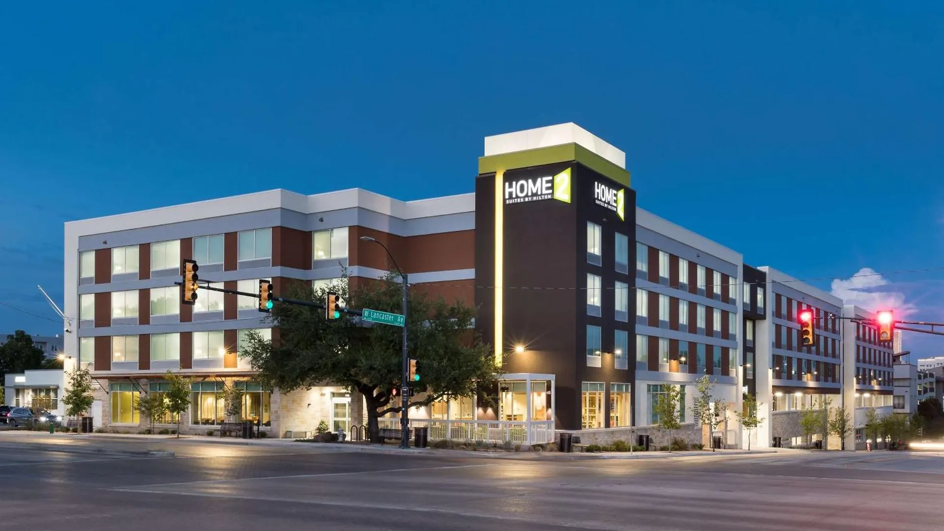 Staying Near Amon Carter Museum: 4 Three-Star Hotels Compared