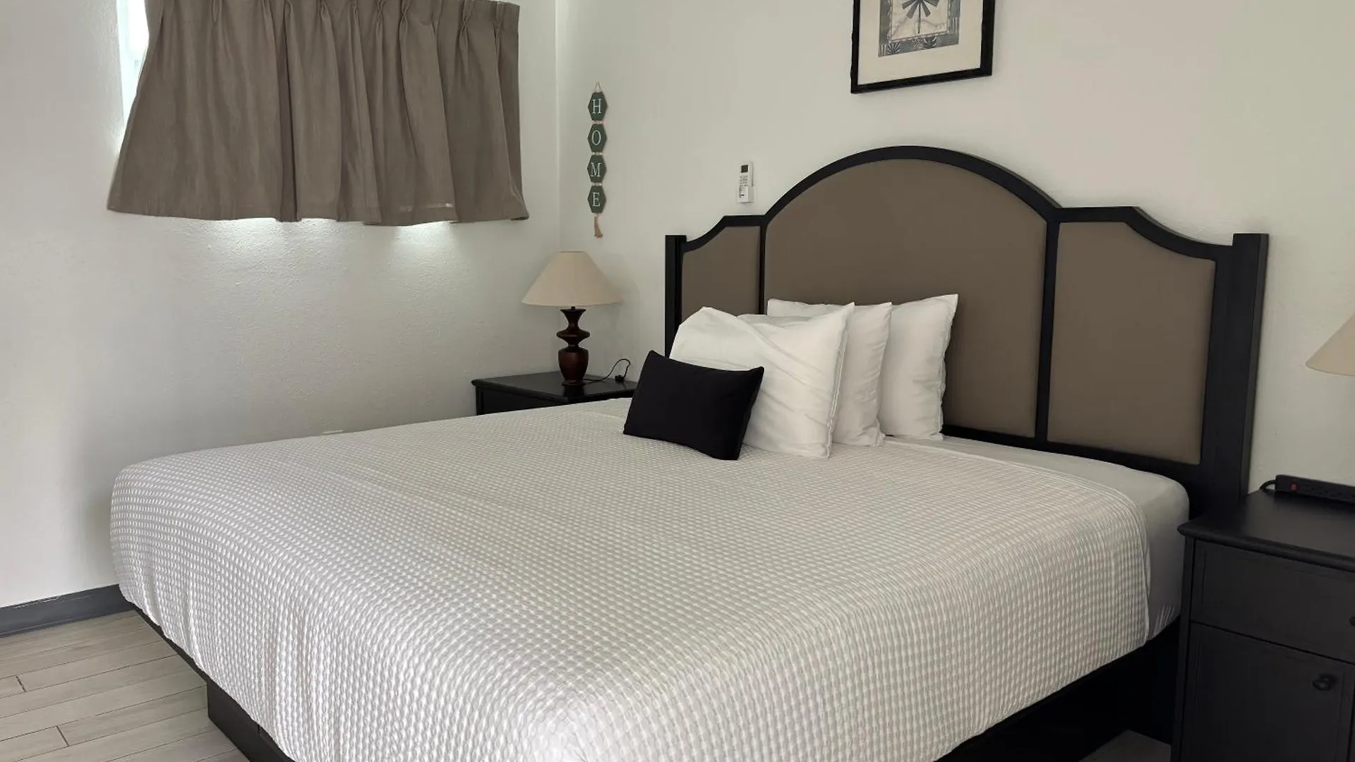 5 Solid 3-Star Hotels Close to Tyrone Square Mall
