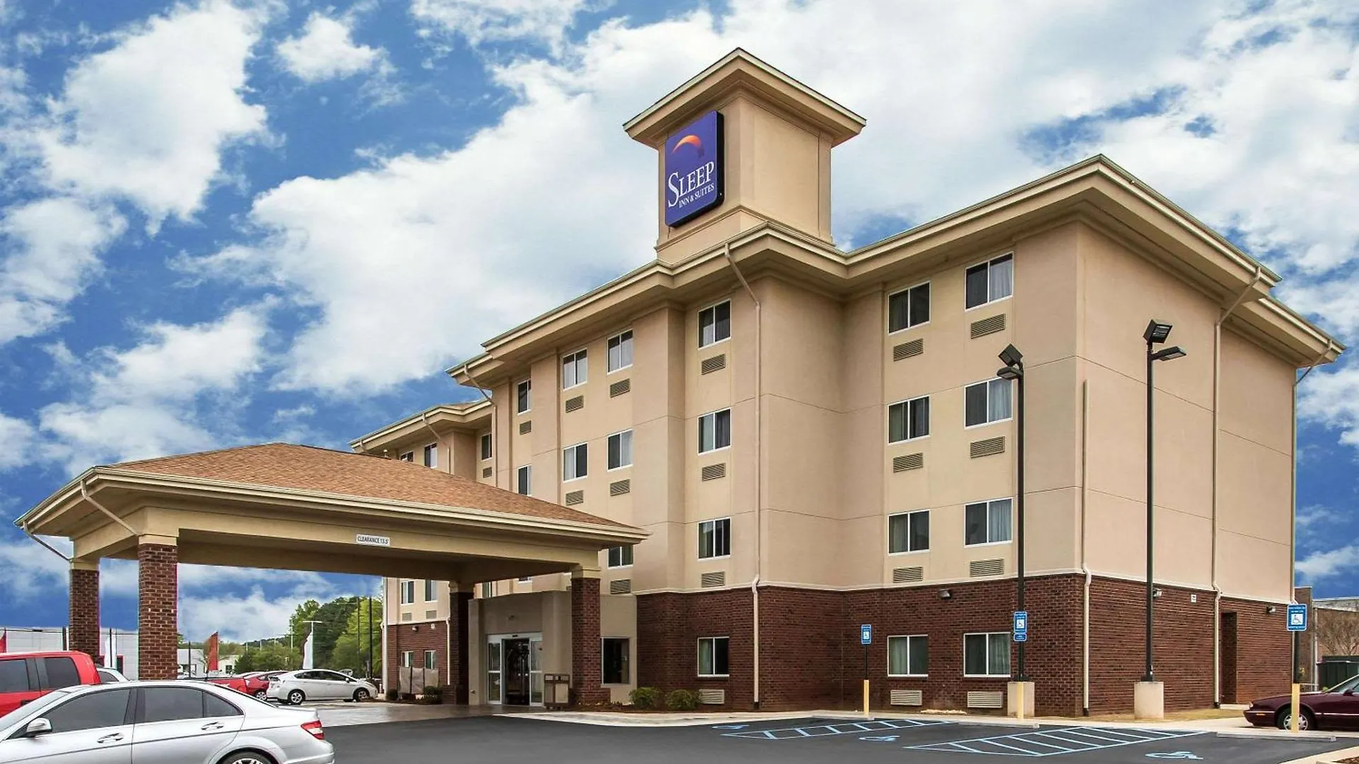 Where to Stay Near Harrison Brothers Hardware: 4 Best Budget Hotels