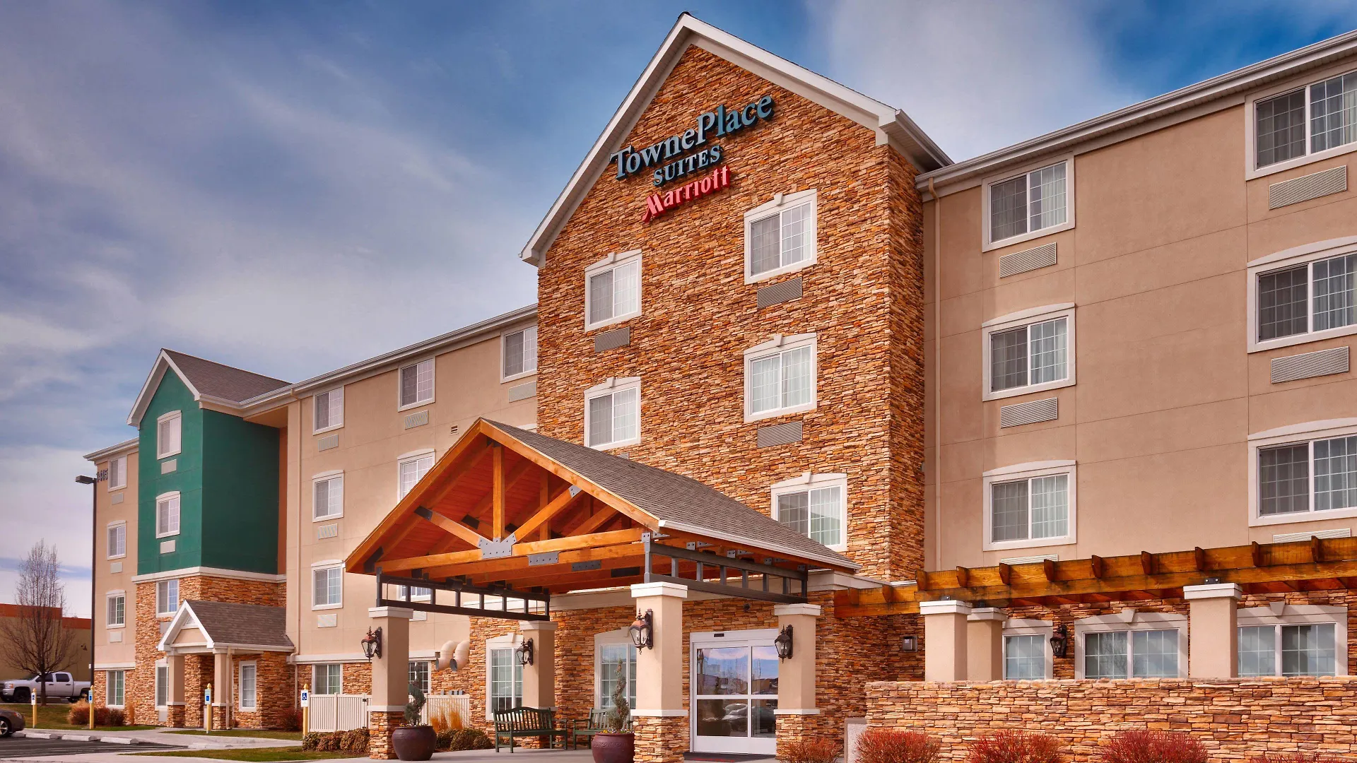 Where to Stay Near Memorial Stadium: 4 Best 3-Star Hotels