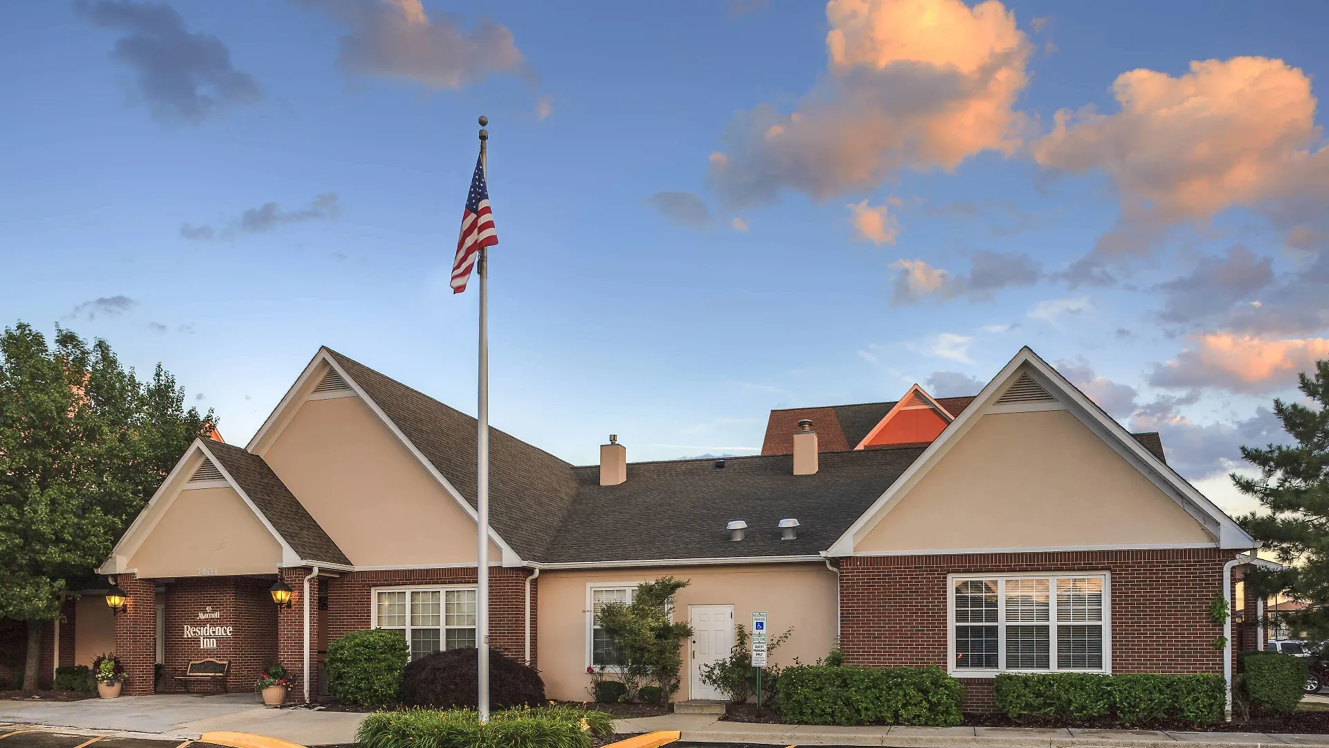 2 Airport Hotels Near National Park That Deliver