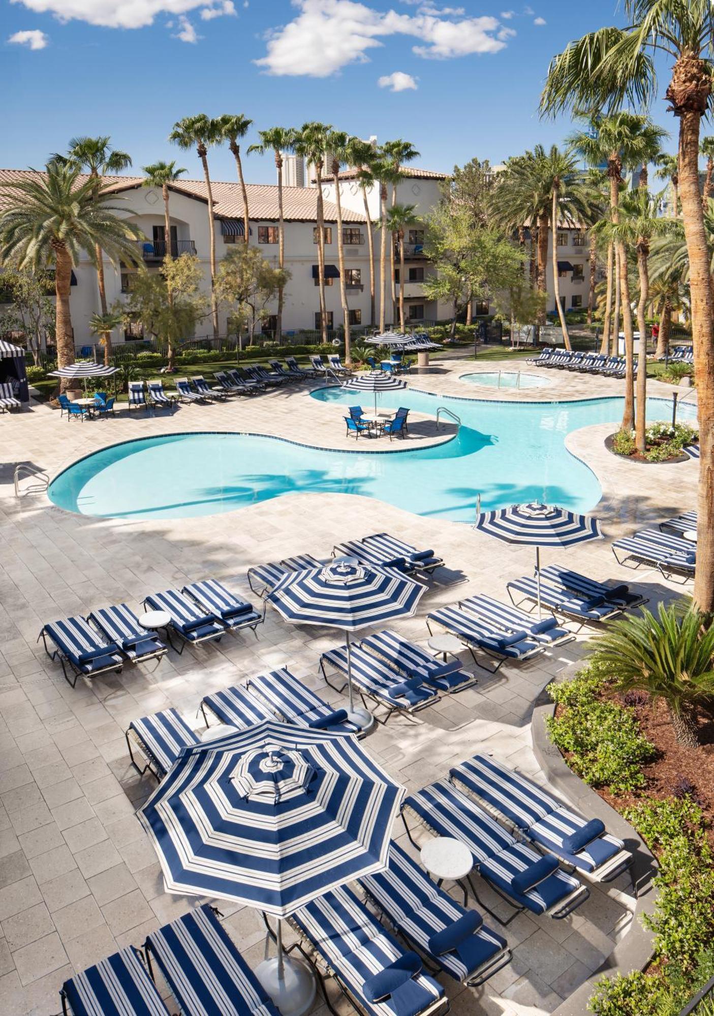 11 Smart Airport Hotels Near T-Mobile Arena Worth Booking