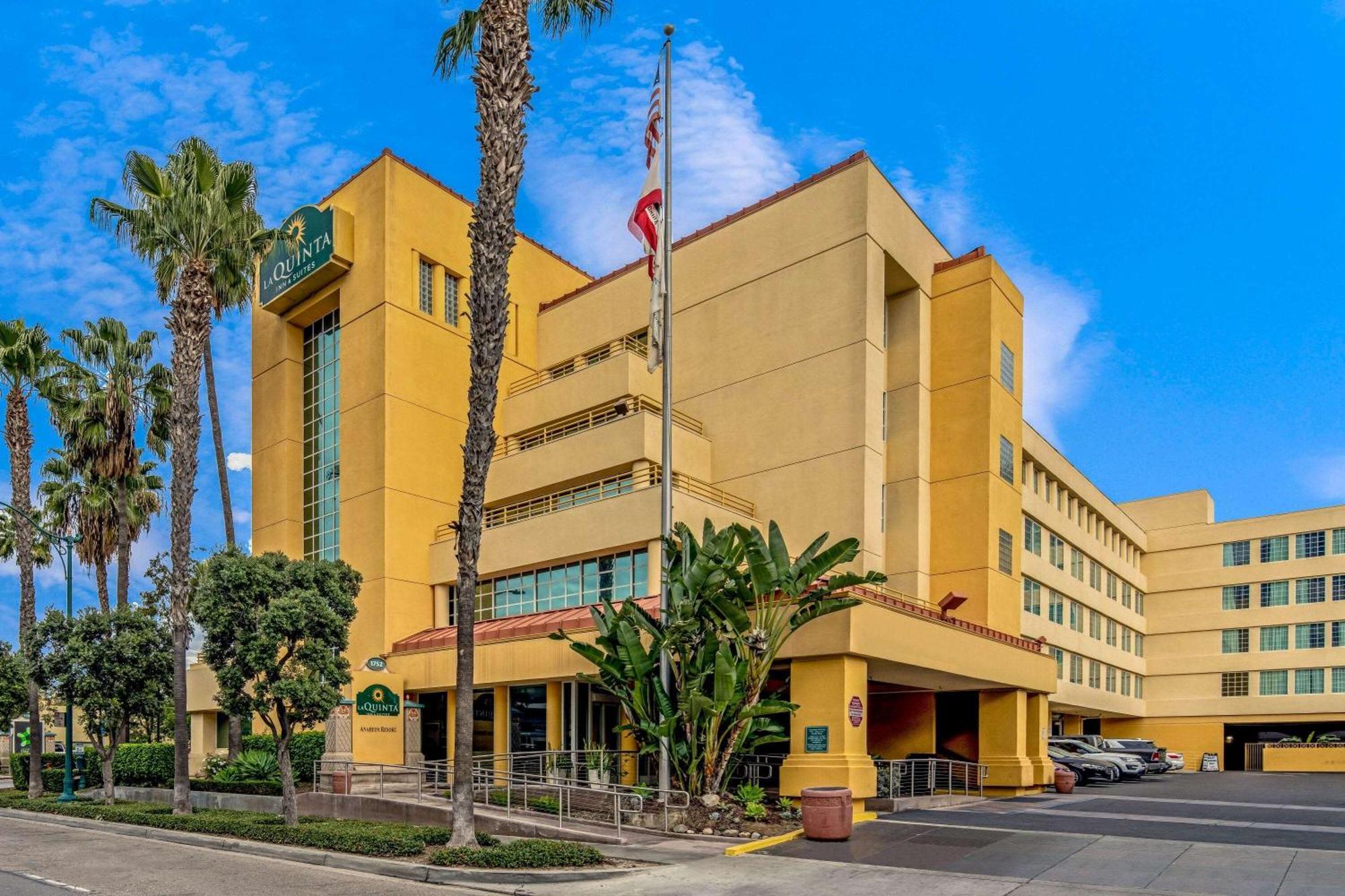 15 Smart Business Hotels Near Pavilion Plaza Worth Booking