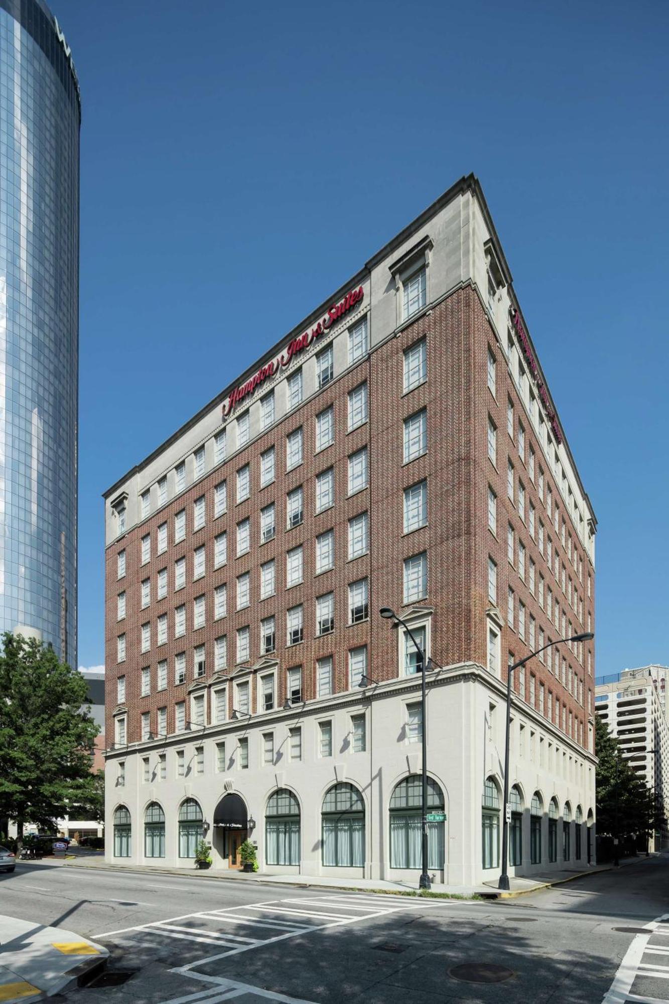 8 Romantic Hotels in Downtown Atlanta Worth Booking