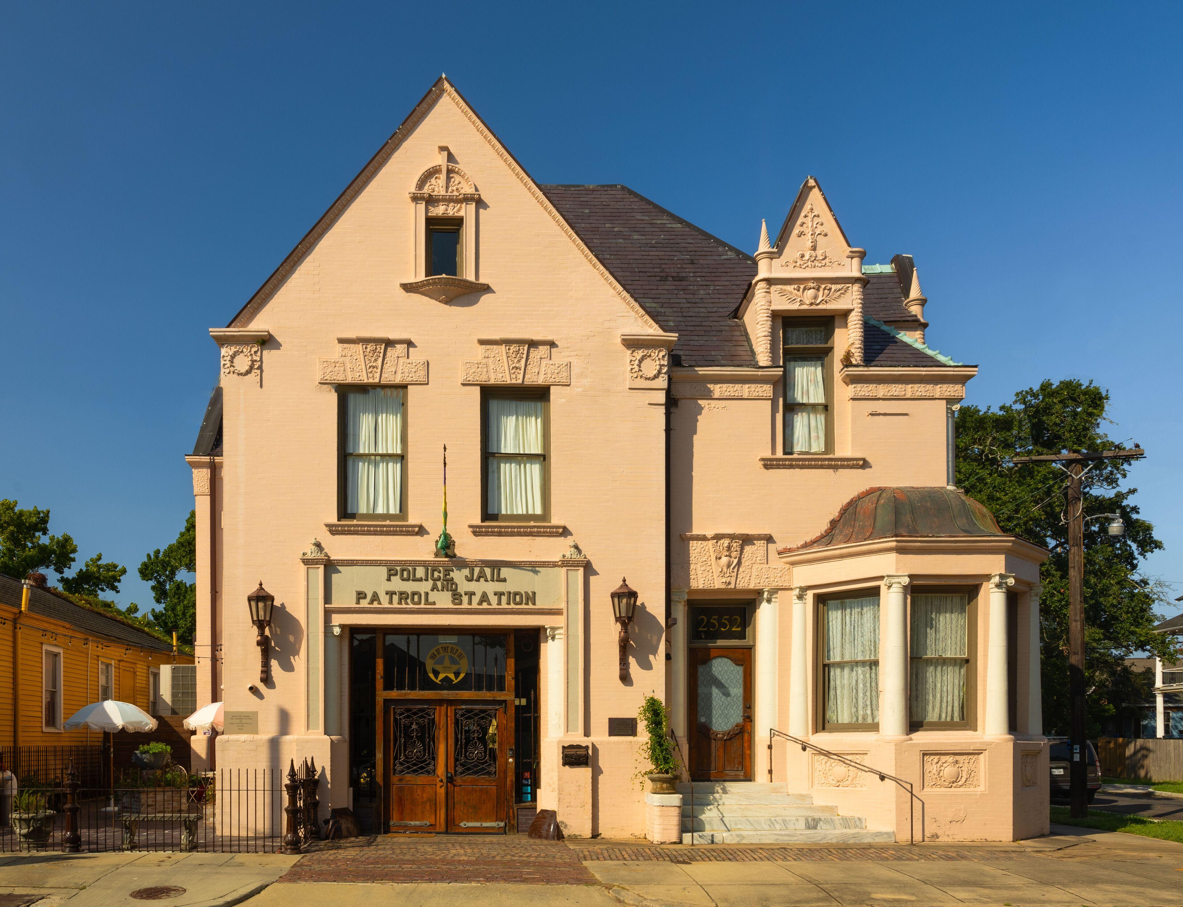 6 Central New Orleans Hotels Close to Frenchmen Street