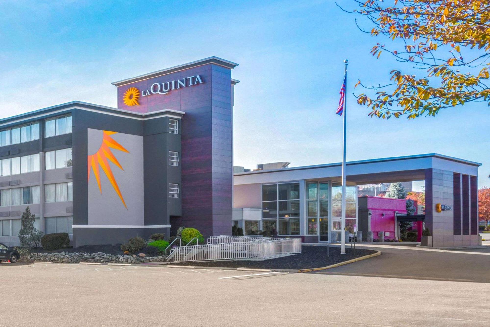 5 Airport Hotels Close to Hackensack Meadowlands Wildlife Area