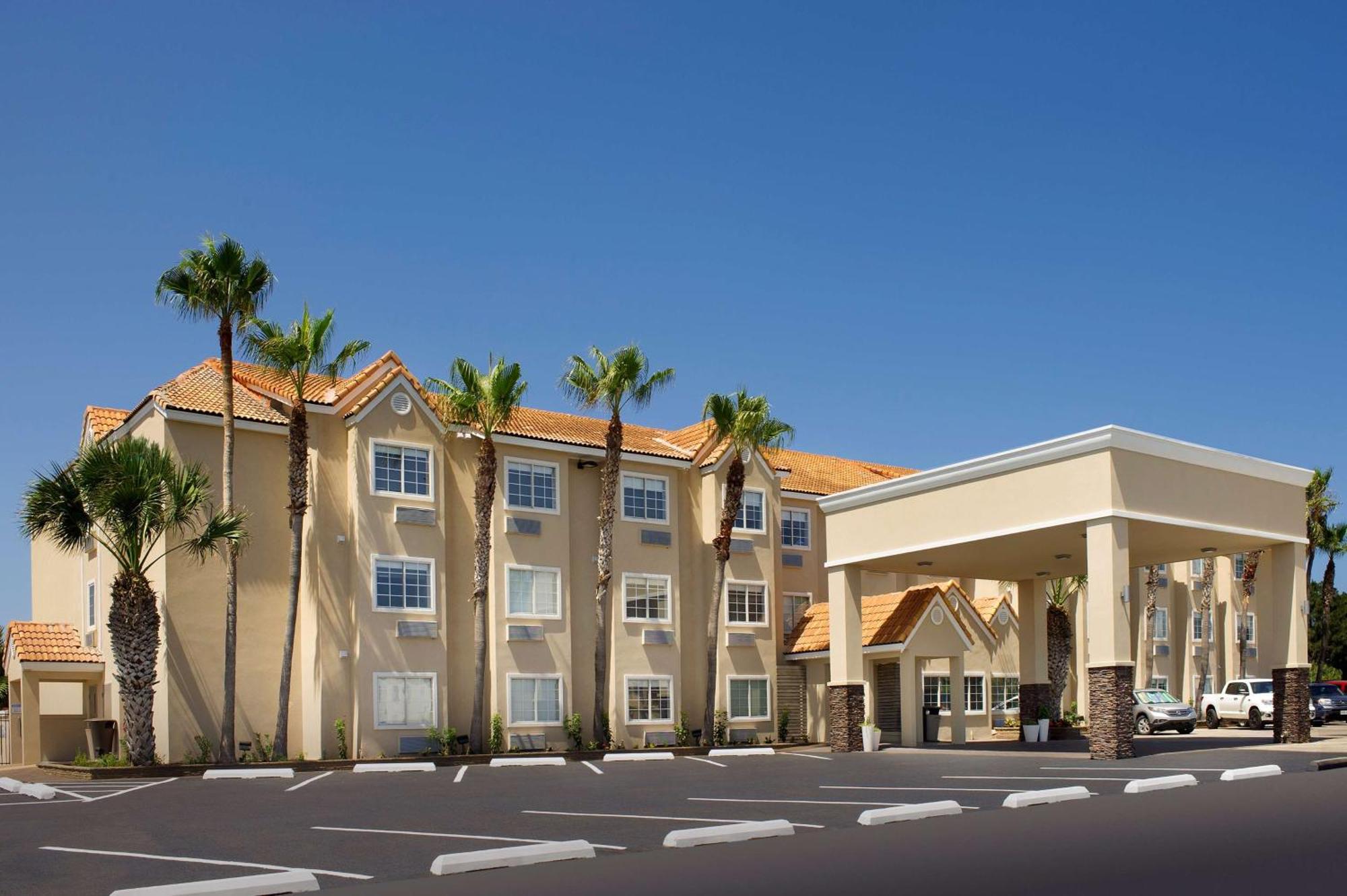 5 Smart Budget Hotels Near Laguna Madre Nature Trail
