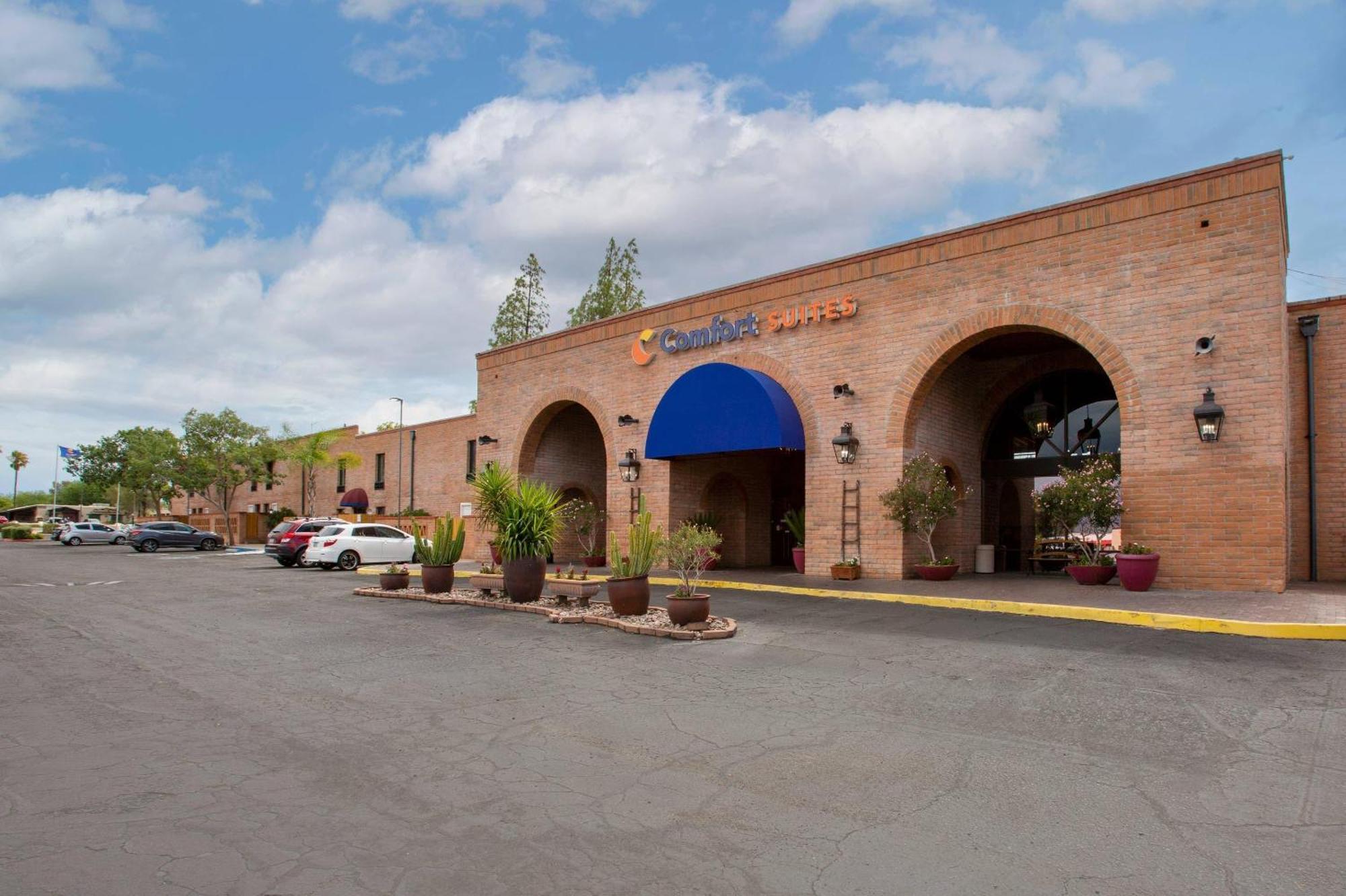 4 Top 3-Star Hotels Near Valley of the Moon in Tucson