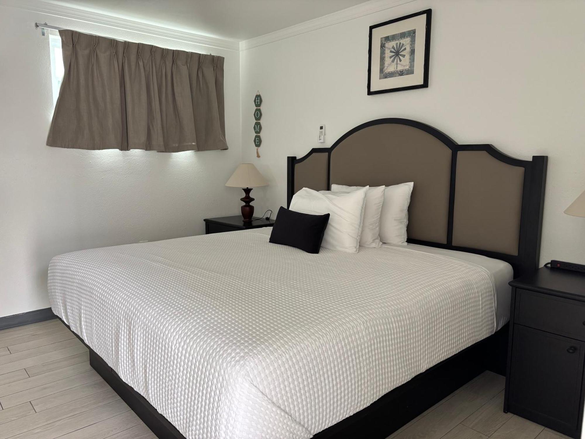 5 Solid 3-Star Hotels Close to Tyrone Square Mall