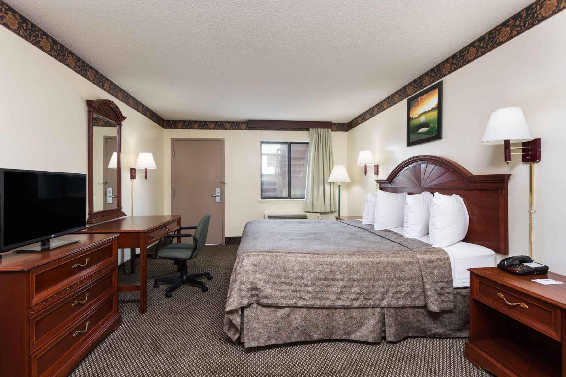 Where to Stay Near Tilt Augusta: 5 Budget Hotels Reviewed