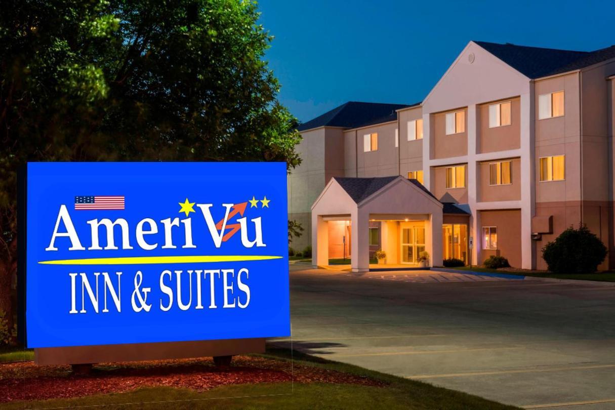 4 Business Hotels Near MC Menamy's Casino Worth Booking