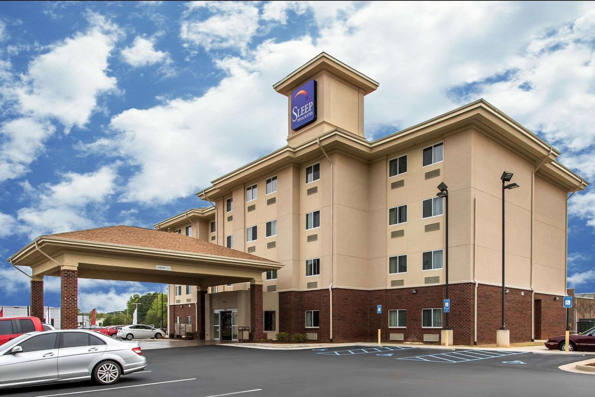 Where to Stay Near Harrison Brothers Hardware: 4 Best Budget Hotels