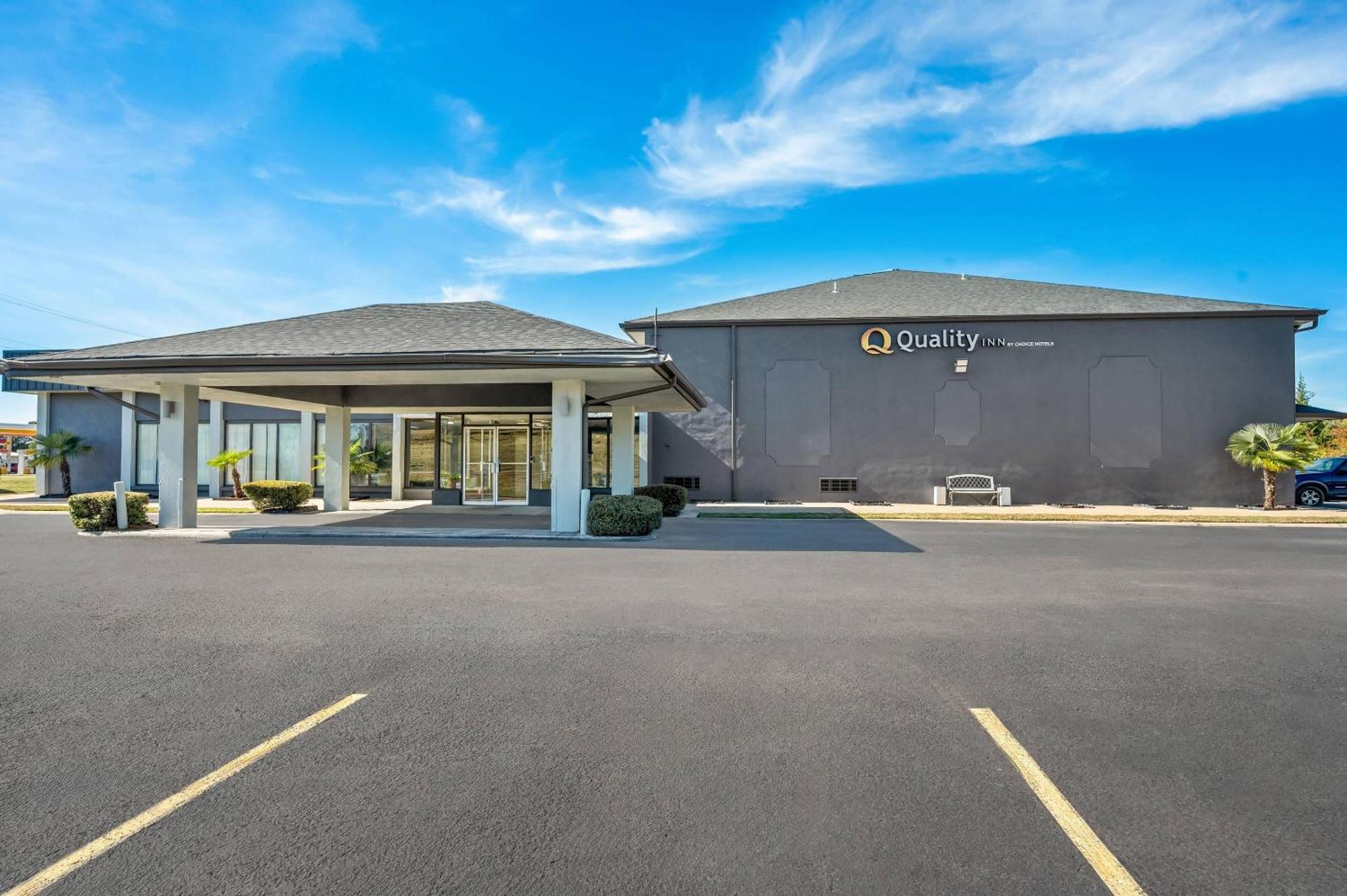 5 Smart Hotels Near Little Rock Central High School Worth Booking
